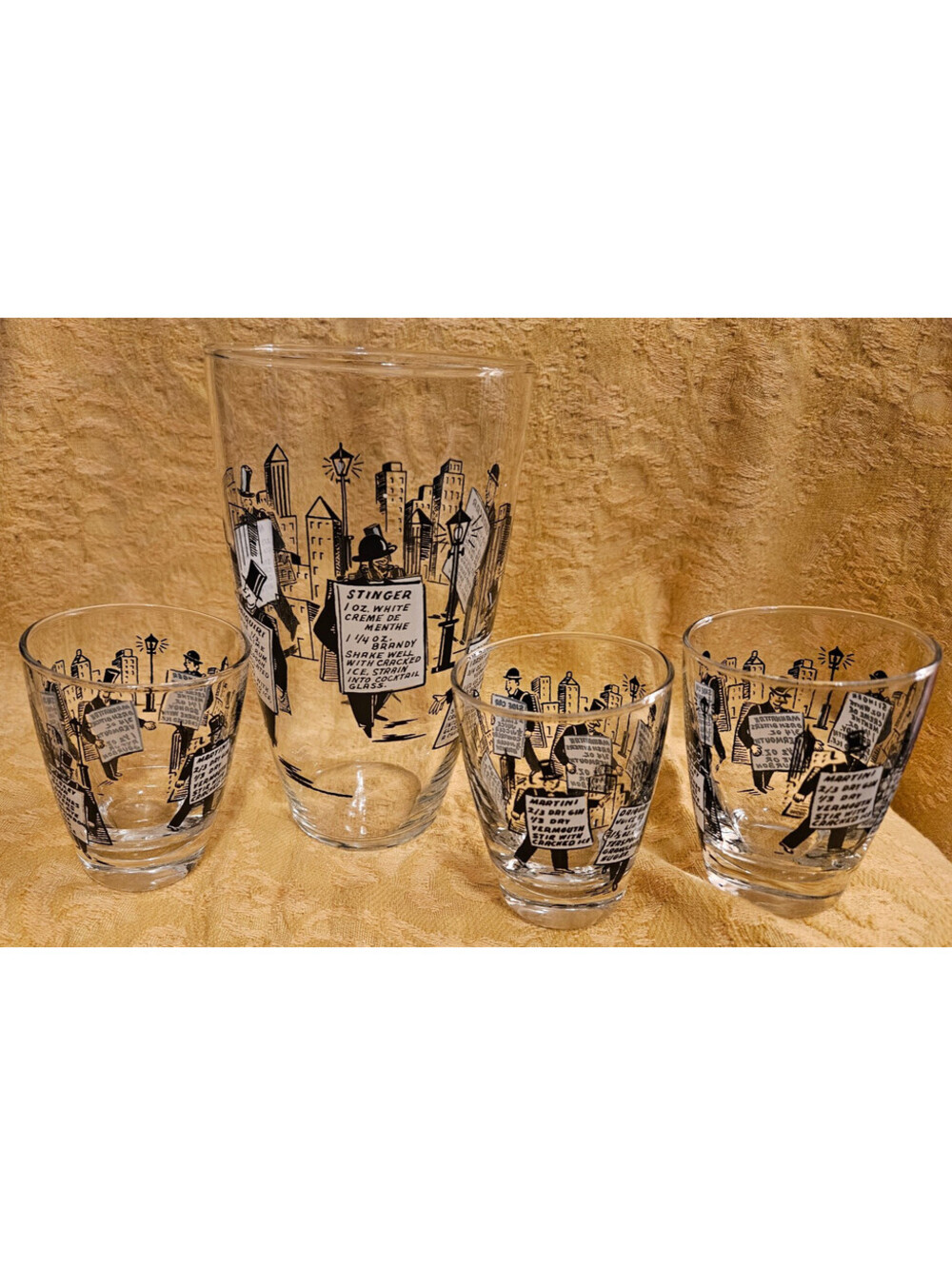 1957 Libbey Cocktail Shaker & 3 Shot Glasses 'Sandwich Man' drink recipe